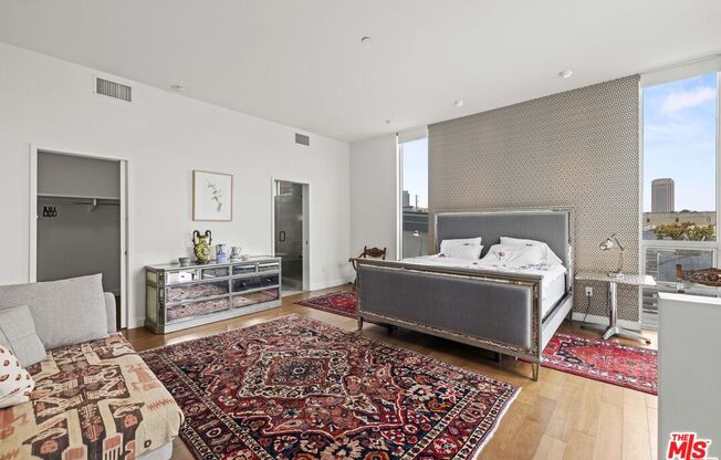 940 E 2 ST