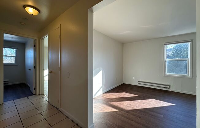 2 beds, 1 bath, $895, Unit 8