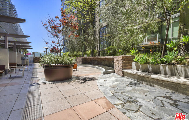 1 bed, 1 bath, 930 sqft, $3,000, Unit 813