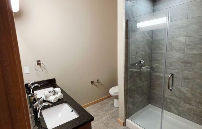 1 bed, 1.5 baths, 1,043 sqft, $2,000, Unit 102