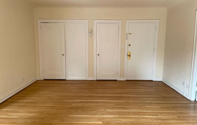 1 bed, 1 bath, 708 sqft, $1,340, Unit King Edward Annex 36