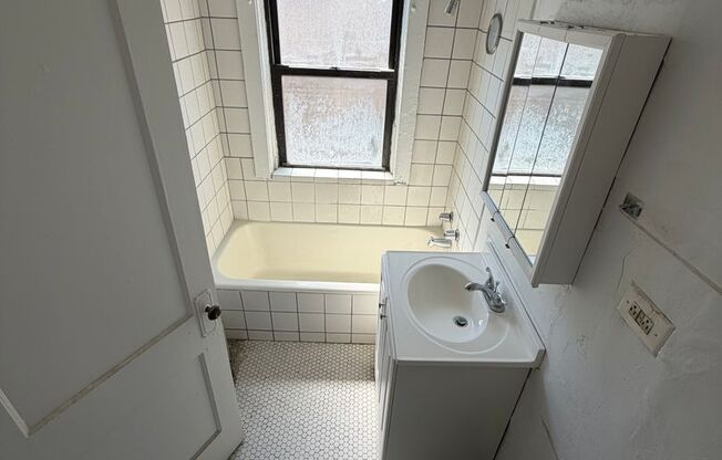 Studio, 1 bath, $1,050, Unit 424