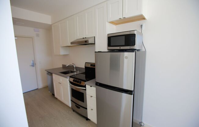Studio, 1 bath, 340 sqft, $2,630, Unit 1335 Folsom St, Unit 502