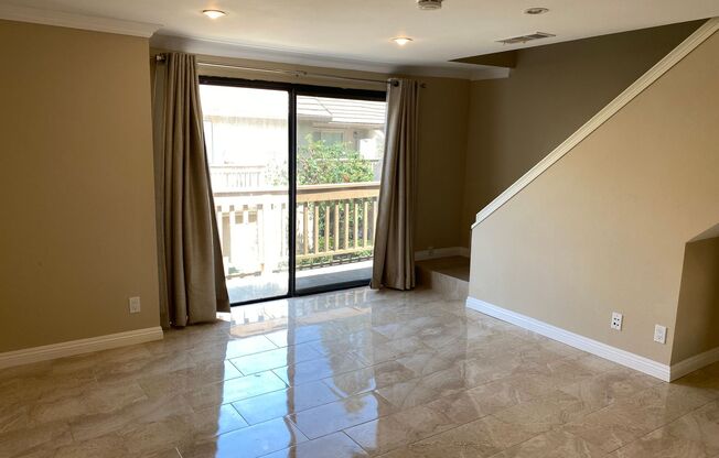 Remodeled upper 2 bed, 2 bath condo