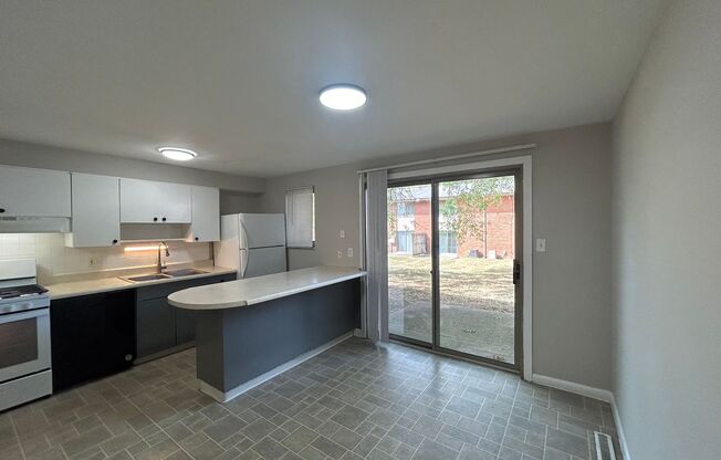 2 beds, 1 bath, 1,187 sqft, $999
