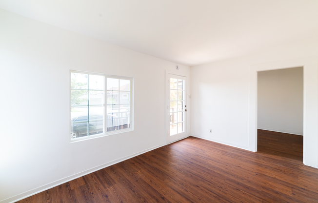 2325 W 36 ST