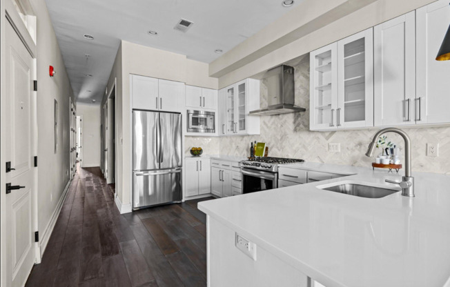 Beautiful 2 bed 2 bath plus den- Parking!!!  Pets Welcome!!!
