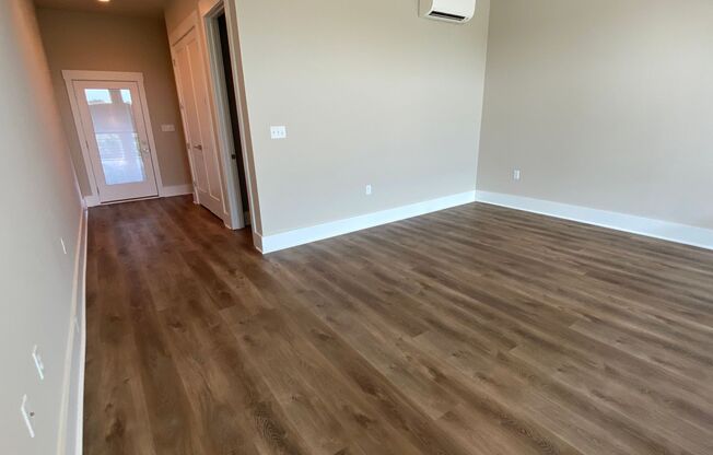 1 bed, 1.5 baths, 998 sqft, $1,075, Unit 58