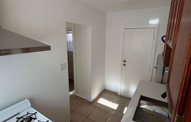 Studio, 1 bath, 450 sqft, $1,550, Unit 812 4/5