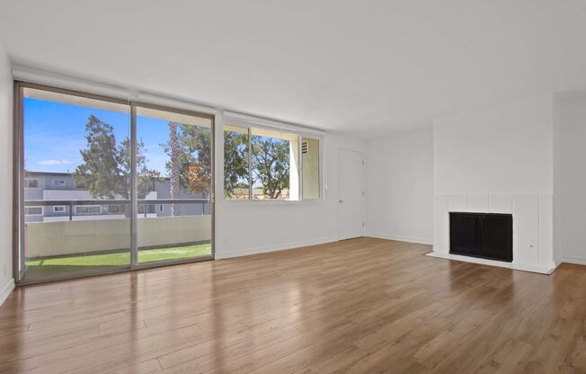 1049 21st Street - North of Wilshire Blvd.
