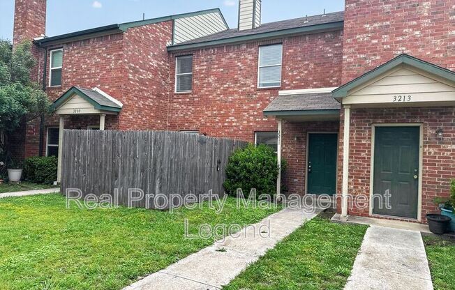 3211 ROUNDTREE LN