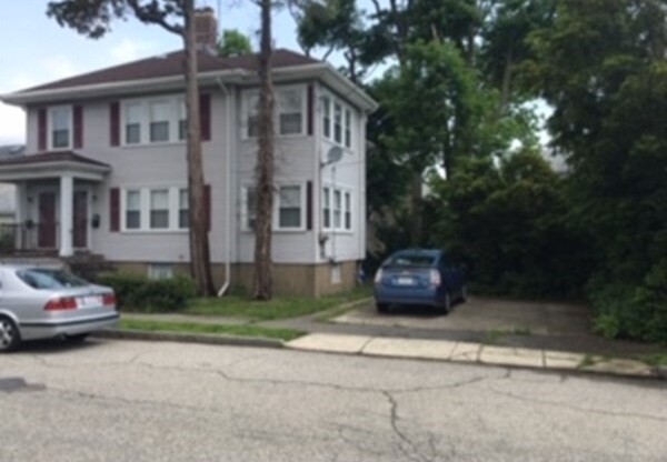 81 CHAPMAN ST