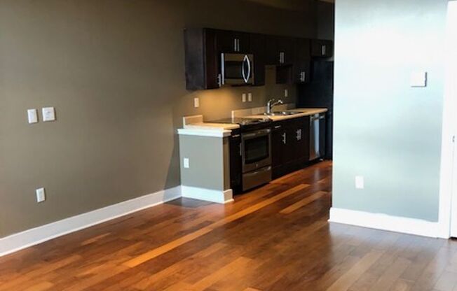 Studio, 1 bath, 575 sqft, $1,220, Unit 378