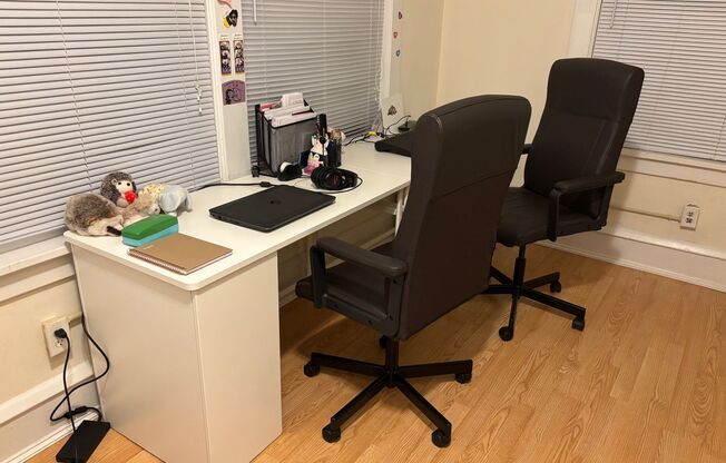 2 beds, 1 bath, $1,195, Unit 712 W Illinois #2