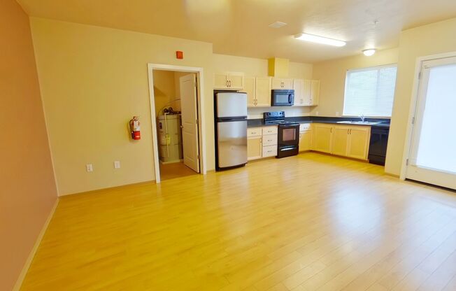 3 beds, 2 baths, $1,995, Unit 402