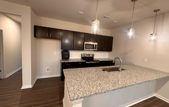 5221 SOMERSET HL LN