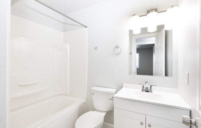 2 beds, 1 bath, 836 sqft, $1,249, Unit 1726-21-2B