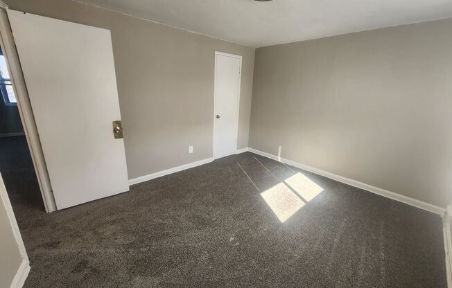 3 beds, 1 bath, 1,500 sqft, $1,300, Unit 1614-00