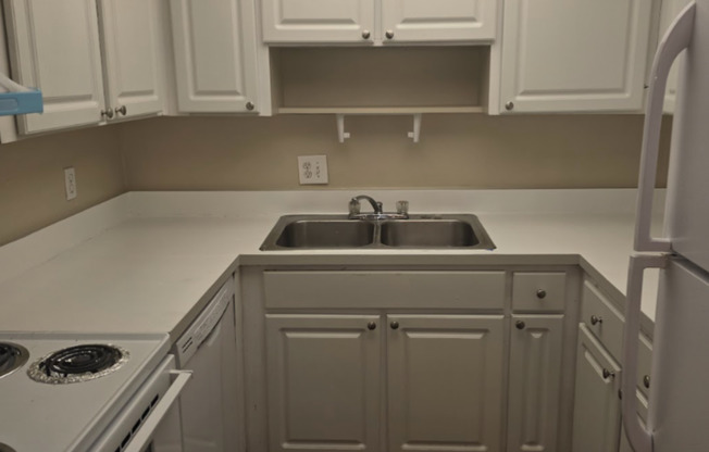 2-bedroom, 1-bathroom apartment in Town N Country *Amazing Move-In Special*