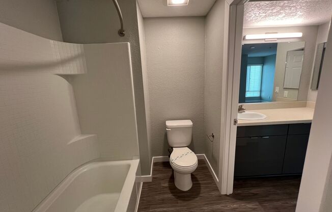 2 beds, 1 bath, 821 sqft, $2,760, Unit B027