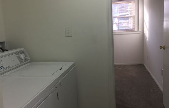 1 bed, 1 bath, $995, Unit 37