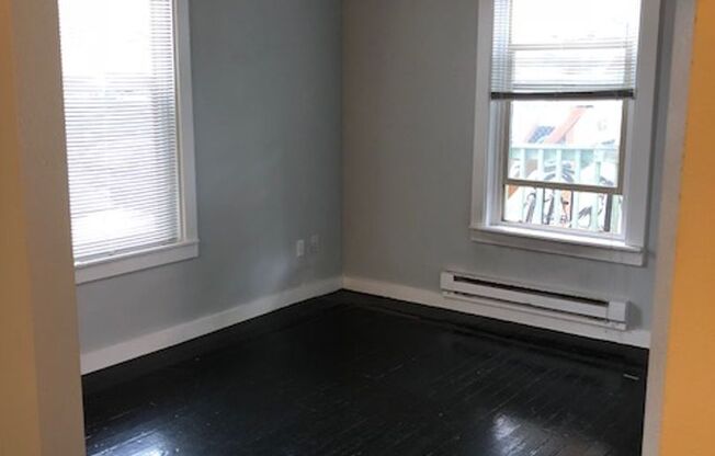 1 bed, 1 bath, 550 sqft, $1,300, Unit 105