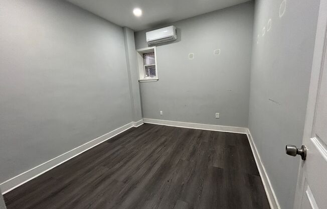 1 bed, 1 bath, 650 sqft, $1,050, Unit 1F