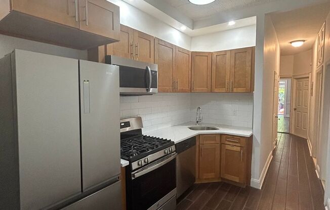 2 beds, 1 bath, $3,200