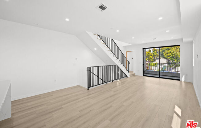 2123 S CLOVERDALE AVE