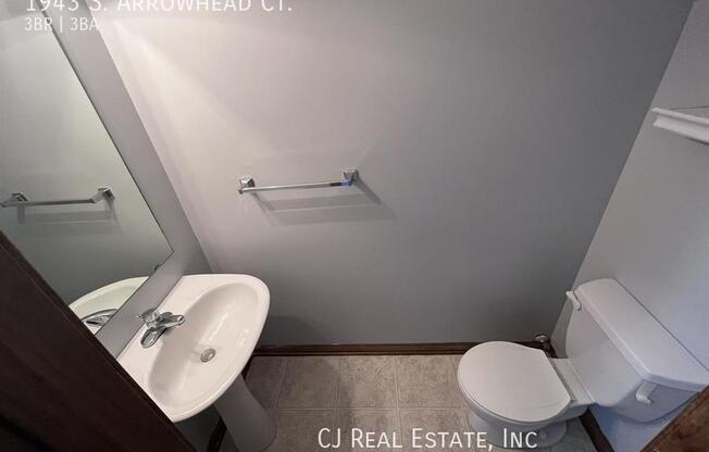 1943 S ARROWHEAD CT