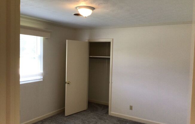 2 beds, 1 bath, $1,200, Unit 123 Fowler Rd