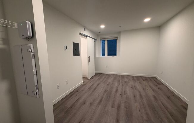 Studio, 1 bath, 258 sqft, $1,025, Unit B03