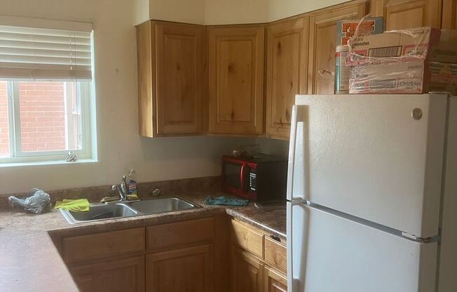 2 beds, 1 bath, $1,245, Unit 21