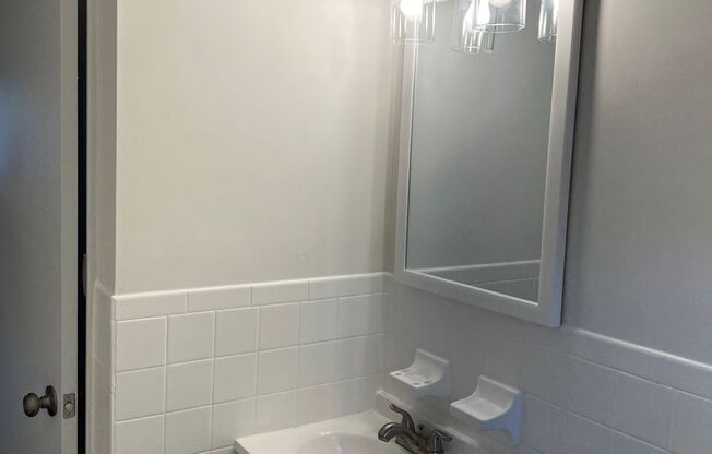2 beds, 1 bath, 600 sqft, $1,175, Unit Post Avenue-826D