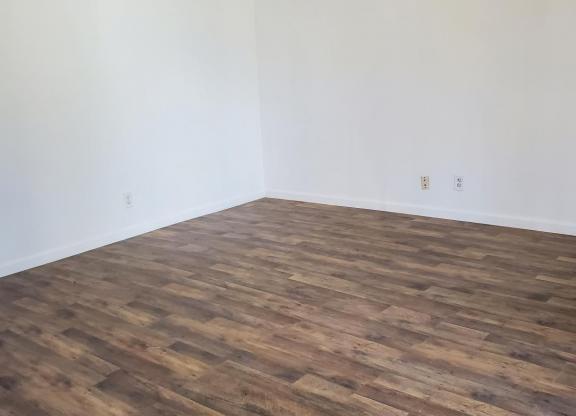 2 beds, 2 baths, 782 sqft, $1,950