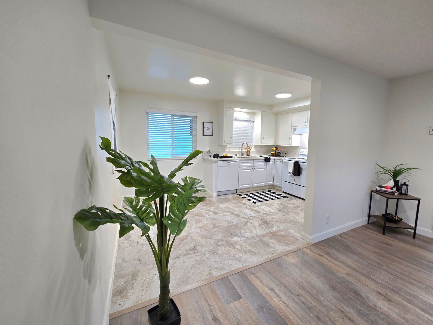 Fully Renovated 2/2 located on Quiet Cul-de-sac Street in West Torrance