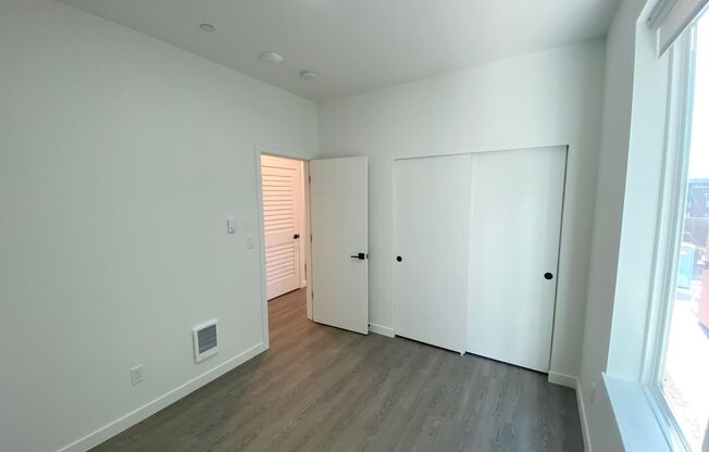 1 bed, 1 bath, 575 sqft, $1,350, Unit 10