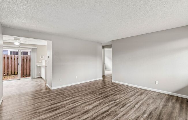 2 beds, 1 bath, 800 sqft, $1,295, Unit 431-01-17