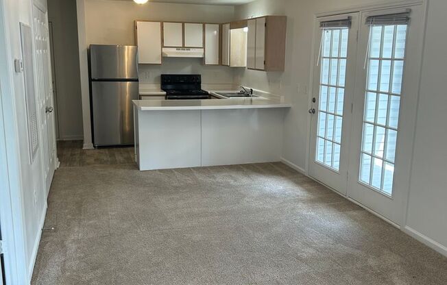 1 bed, 1 bath, 600 sqft, $925, Unit 200 5E