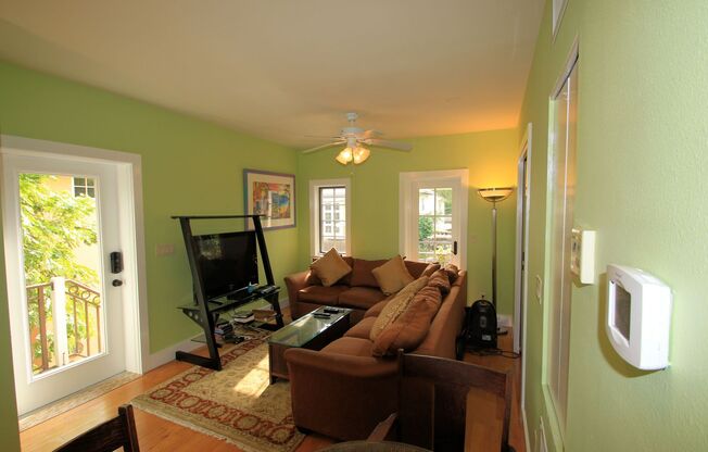 1 Bedroom 1 Bathroom Fully Furnished in Downtown!