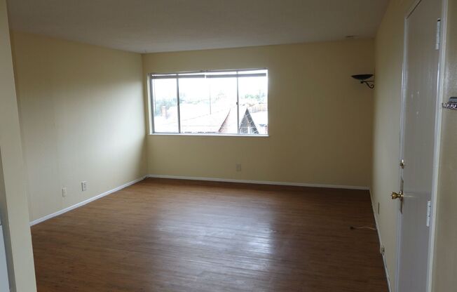 2 beds, 1 bath, $2,195