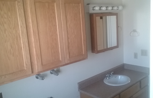 2 beds, 1 bath, 820 sqft, $1,100, Unit 369