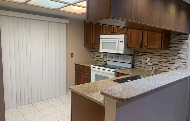 217 Woodlake Wynde - Private Waterfront Condo in Gated East Lake Woodlands