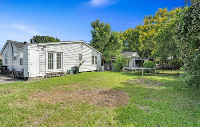 15 VIVIAN CT