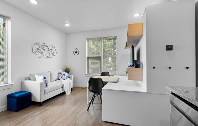 Studio, 1 bath, 327 sqft, $1,250, Unit #137