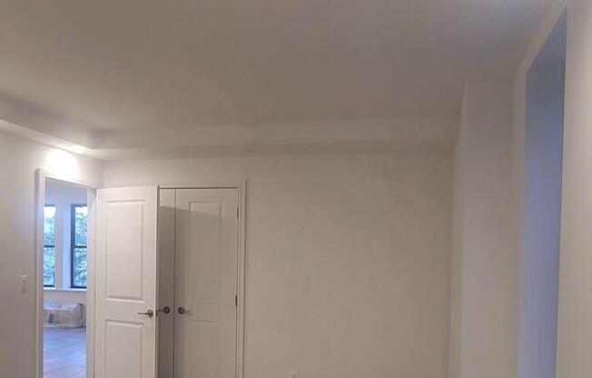 2 beds, 1 bath, $7,400, Unit 5I