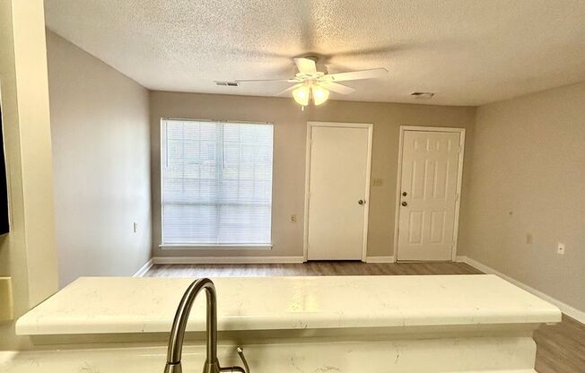 1 bed, 1 bath, 815 sqft, $900, Unit 1018
