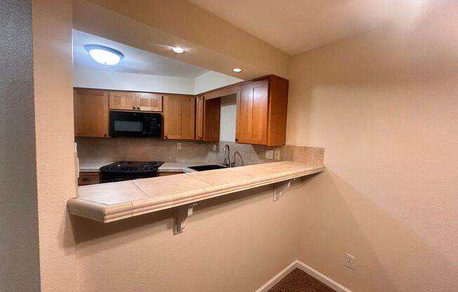 2 beds, 1 bath, 784 sqft, $1,150, Unit Unit 16