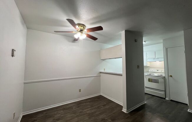 1 bed, 1 bath, 660 sqft, $1,040, Unit 113