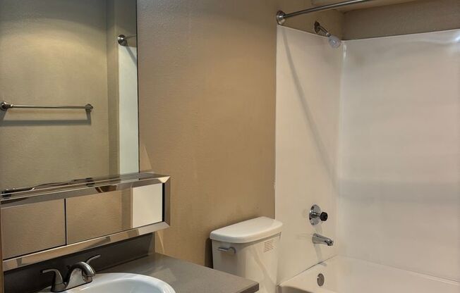 1 bed, 1 bath, 715 sqft, $2,045, Unit 307